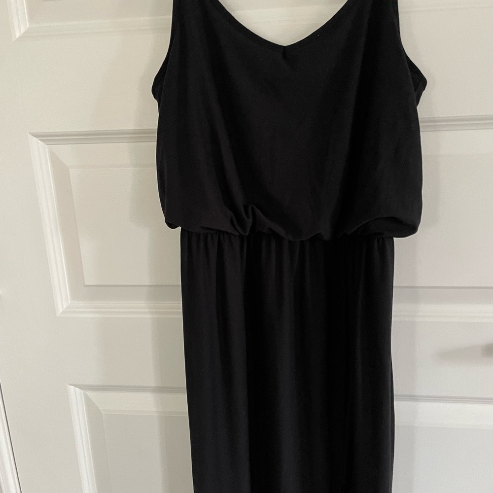 SPLIT BLACK DRESS🩷 - Picture 3 of 3